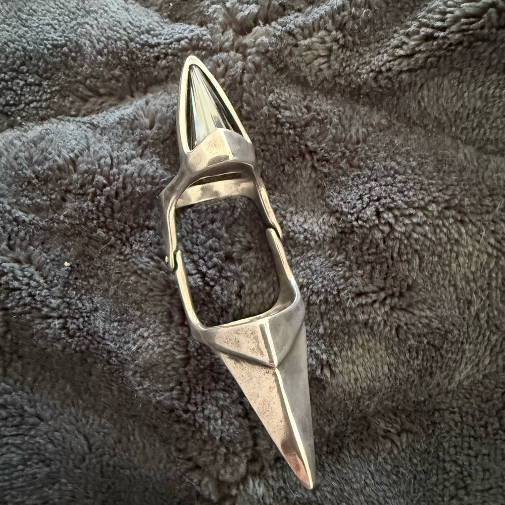 UNO de 50 Double Finger Ring - Picture 3 of 10